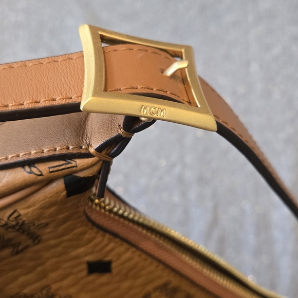 MCM Small Aren Shoulder Bag - Picture 4 of 13